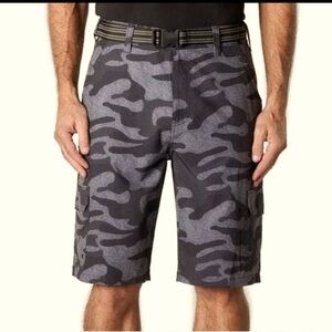 Iron Co- hybrid Men's Camo Cargo Shorts. Size 40